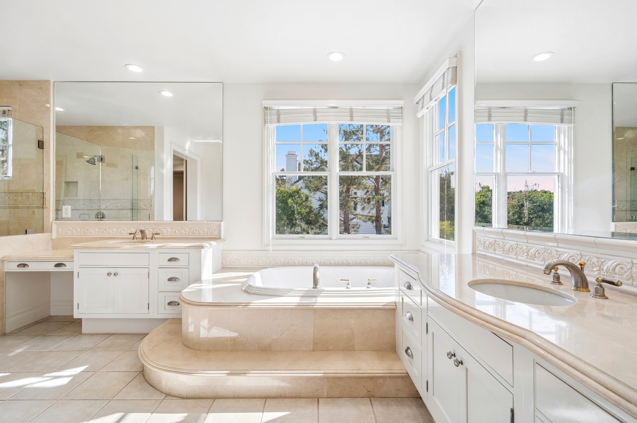 15 Jupiter Hills Drive