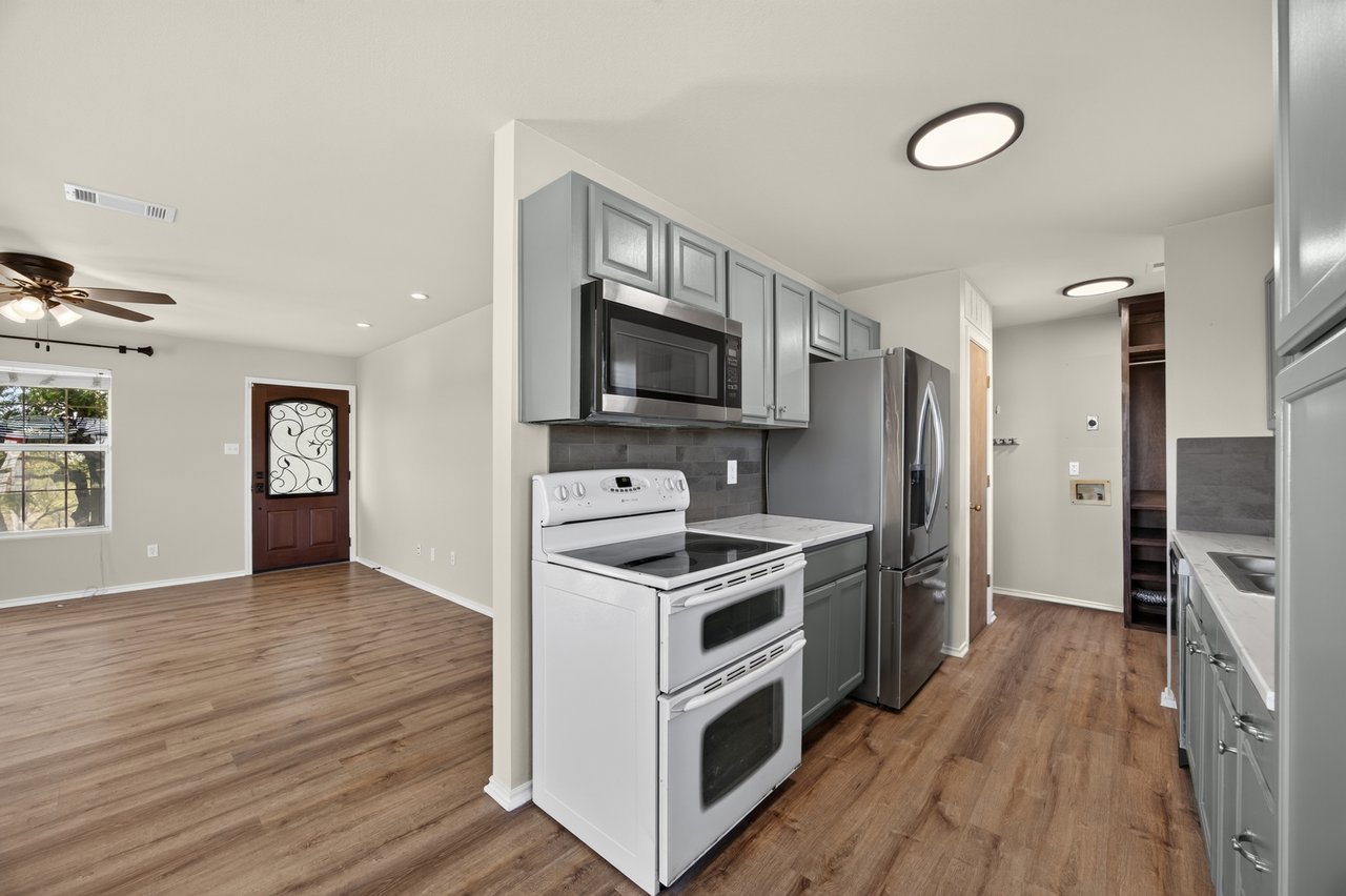 277 Private Road 1611