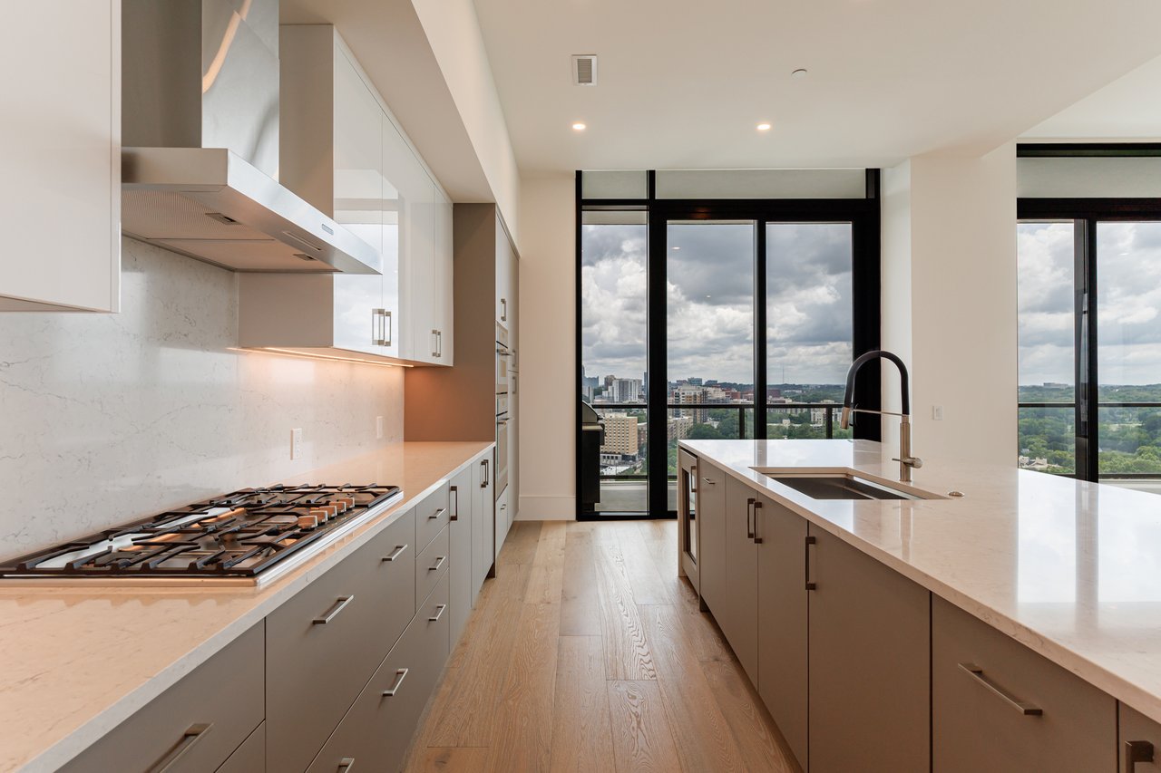 2425 Peachtree Road Unit 1806