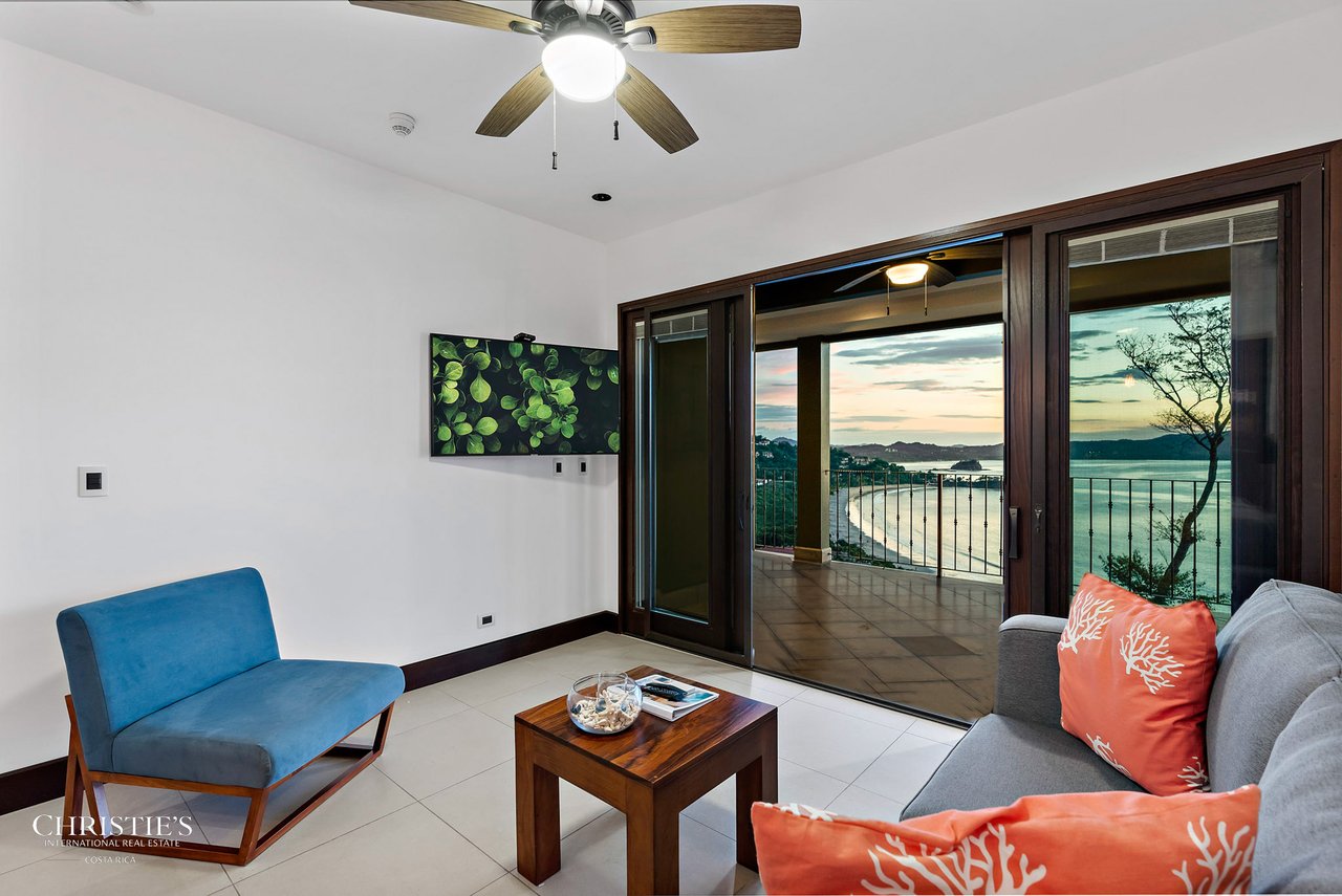 360 - 307 Splendor Condo
