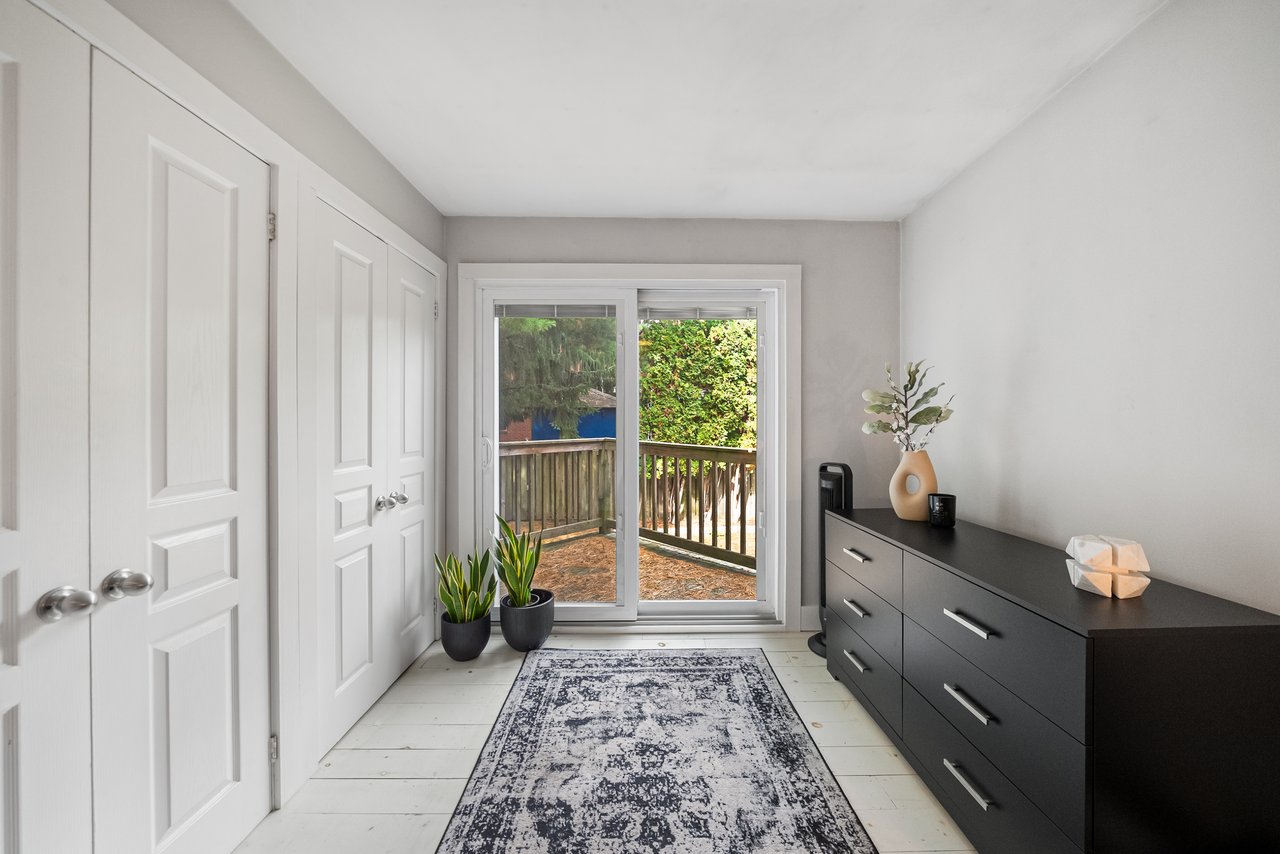 1141 Lakeshore Rd W