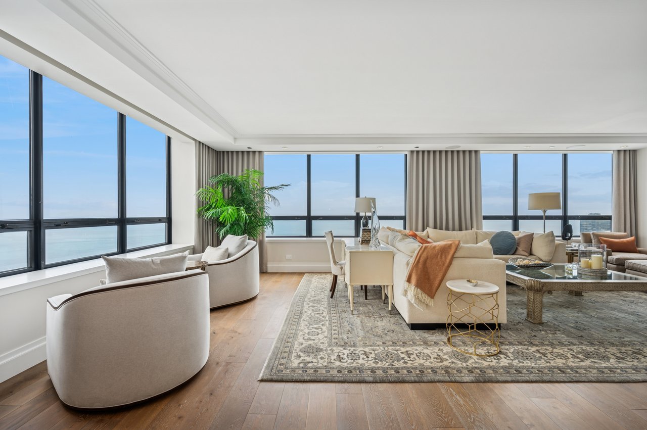 180 E Pearson Street Unit: 5603