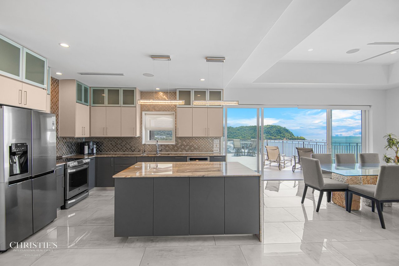 Vista Las Palmas – Executive Oceanfront Penthouse 11B