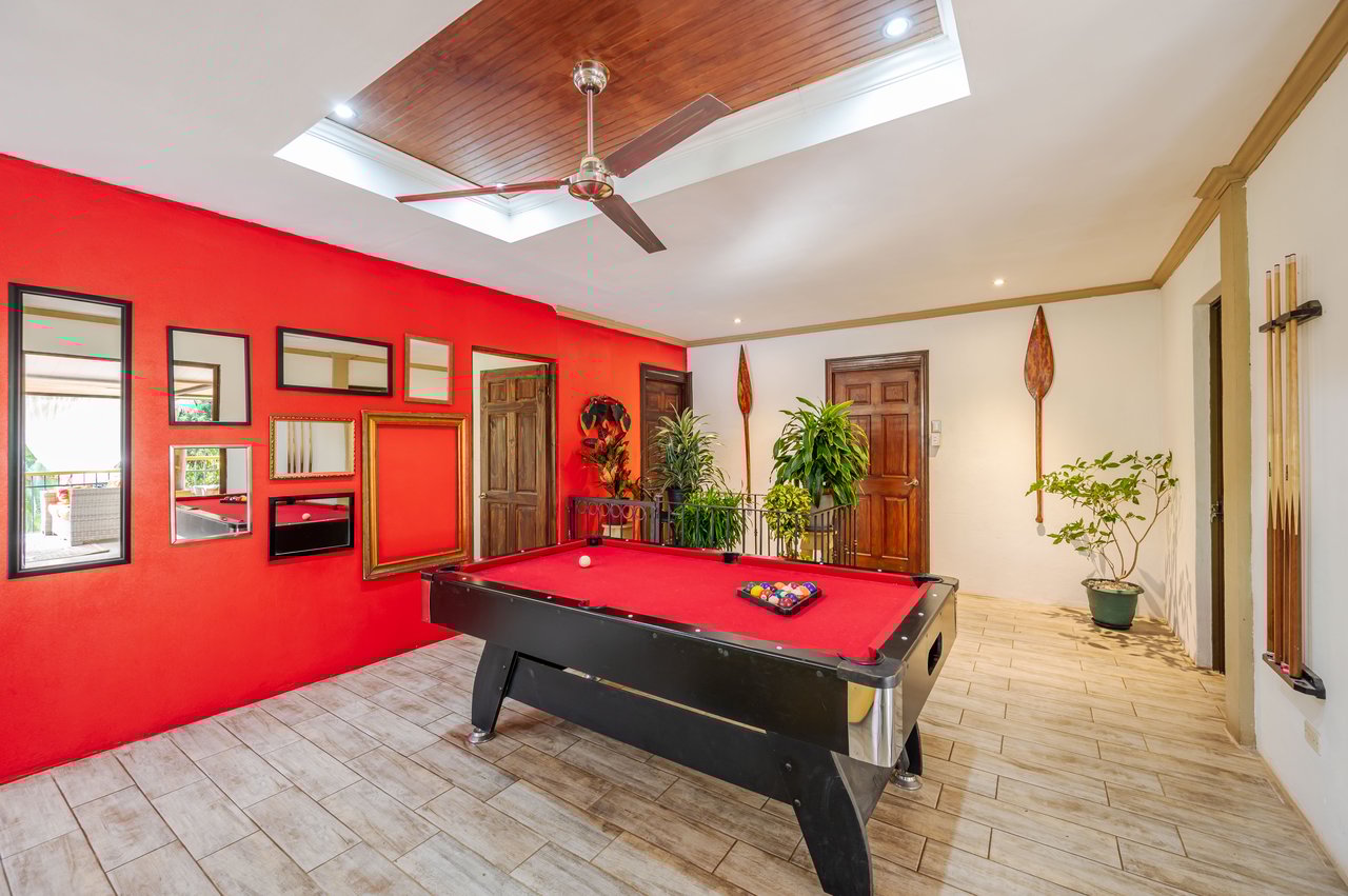 Cornett Retreat | Multi-Unit Colonial Compound 10 Mins to Playa Grande