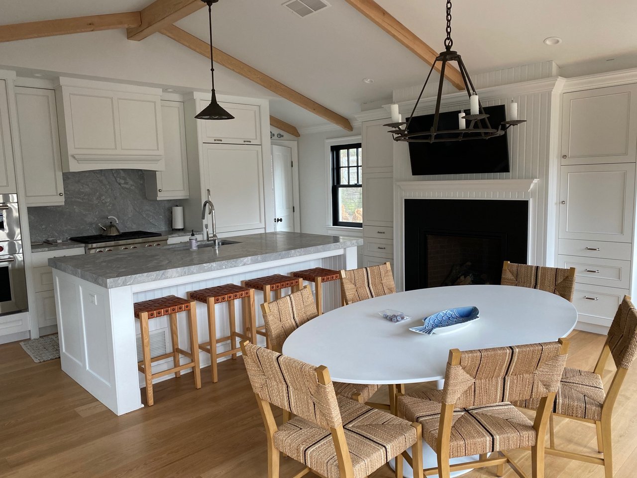 #672 Spacious “Bay Header” With Entertainment Patio