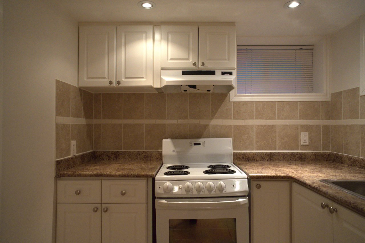 Baby Point Basement 1 Bedroom Unit 