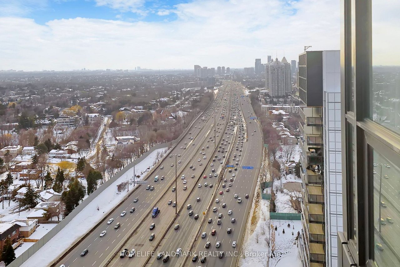 NORTH YORK'S PRESTIGIOUS COMMUNITY PENTHOUSE