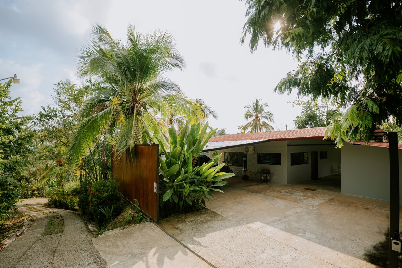 Ocean Peek Paradise Villa - 3 Bed - 1 Bath With a Pool in Hatillo
