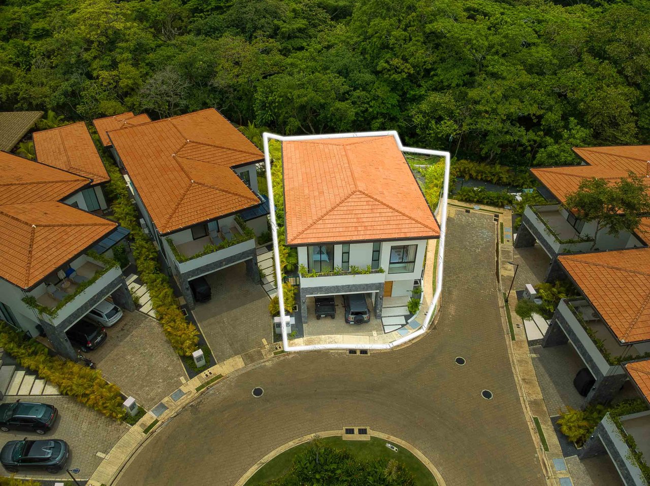 Bosques de Pinilla Unit 15 – Model A | Fully Furnished 4-Bedroom Home with Vehicles