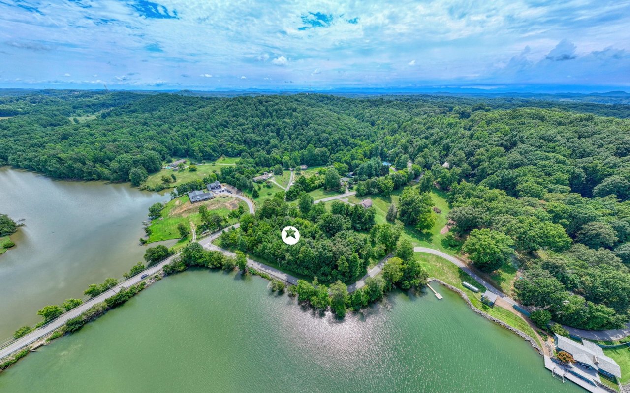 Wallace Luxury Spotlight | 5980 Lakeside Drive Lenoir City, TN 37772