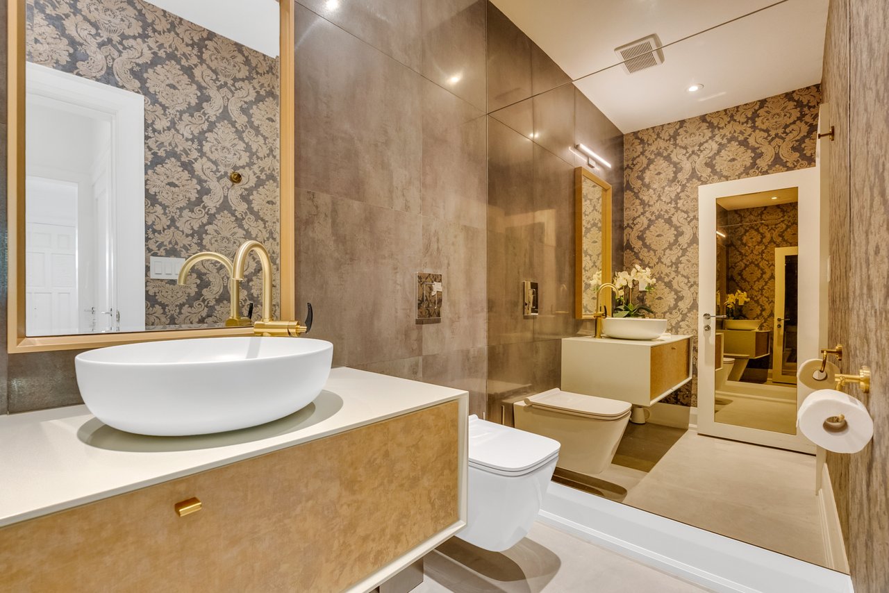 Gorgeous Upgraded Residence