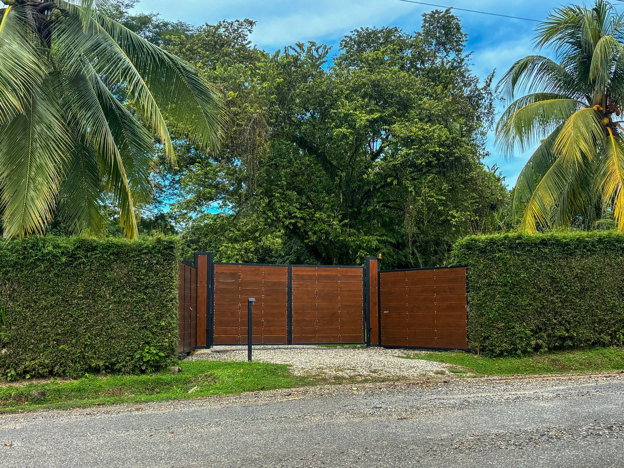 OJOCHAL JUNGLE HOME | EXPANSIVE LAND & DEVELOPMENT POTENTIAL