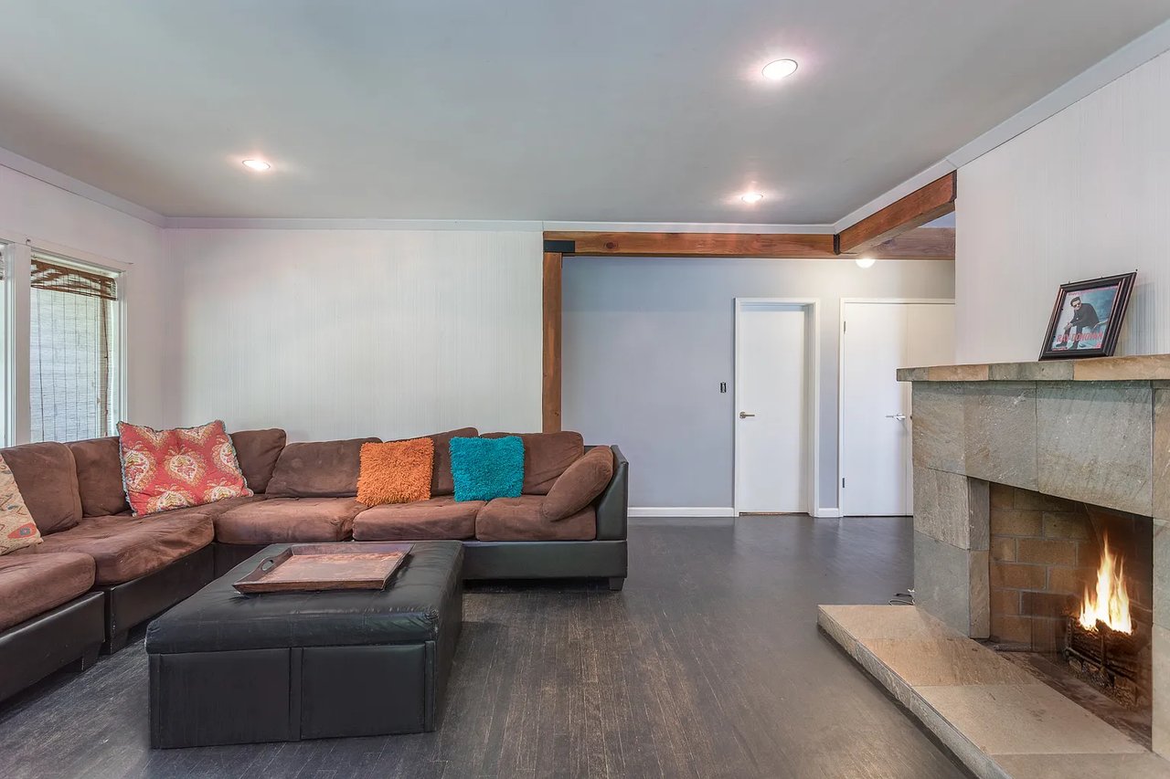 4357 Noble Ave