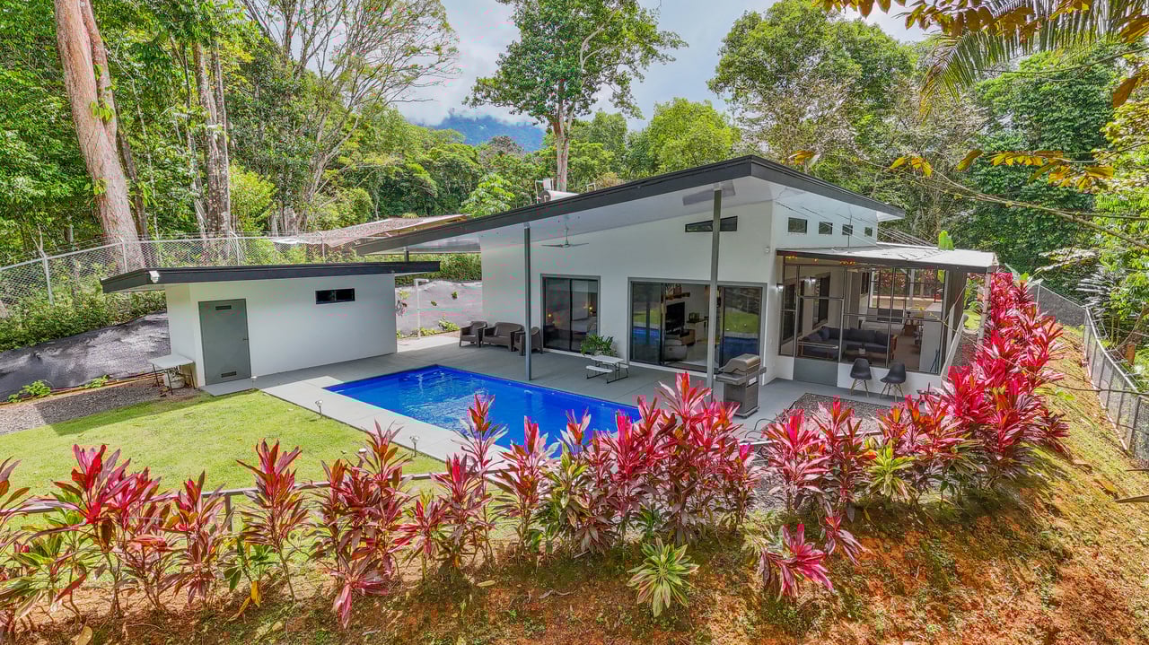 Modern 3-Bed Jungle Home with River and Pool in Cinco Ventanas Ojochal