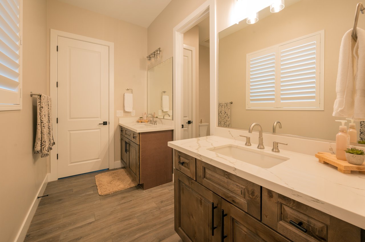 35584 N ROLLING CREEK Drive