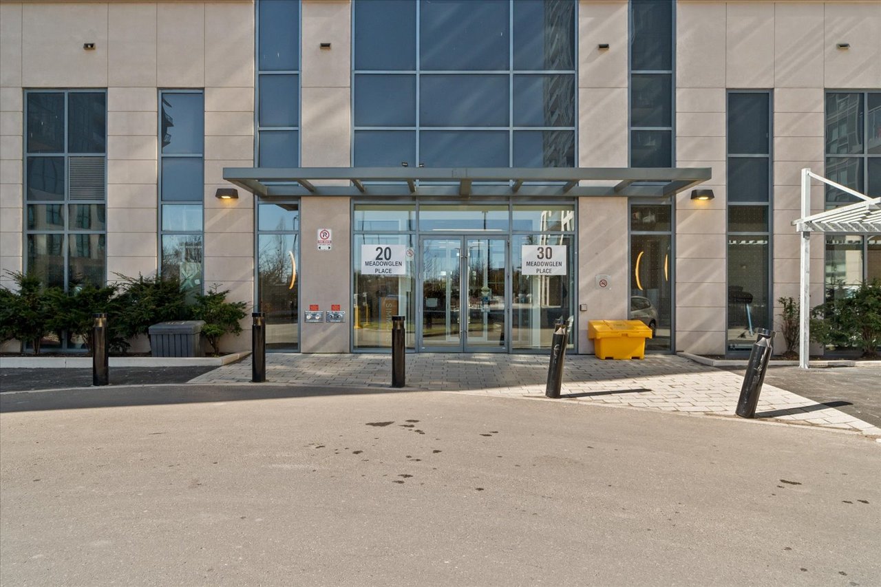 30 Meadowglen Pl 1106