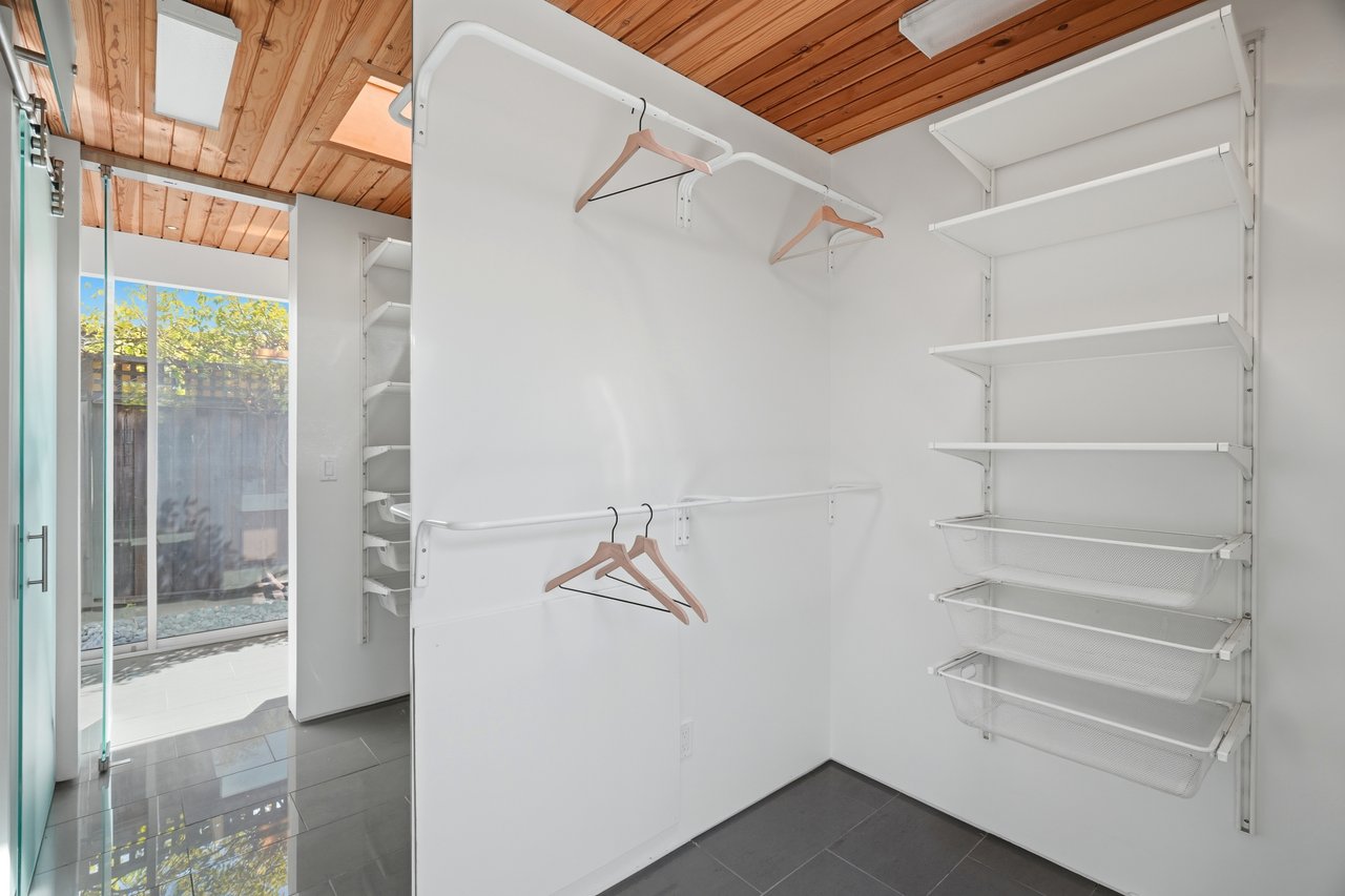 1109 Lorne WAY