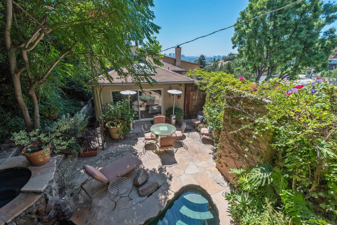 8706 Sunset Plaza Pl