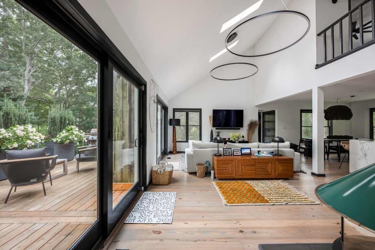 26 Harbor View Dr., East Hampton