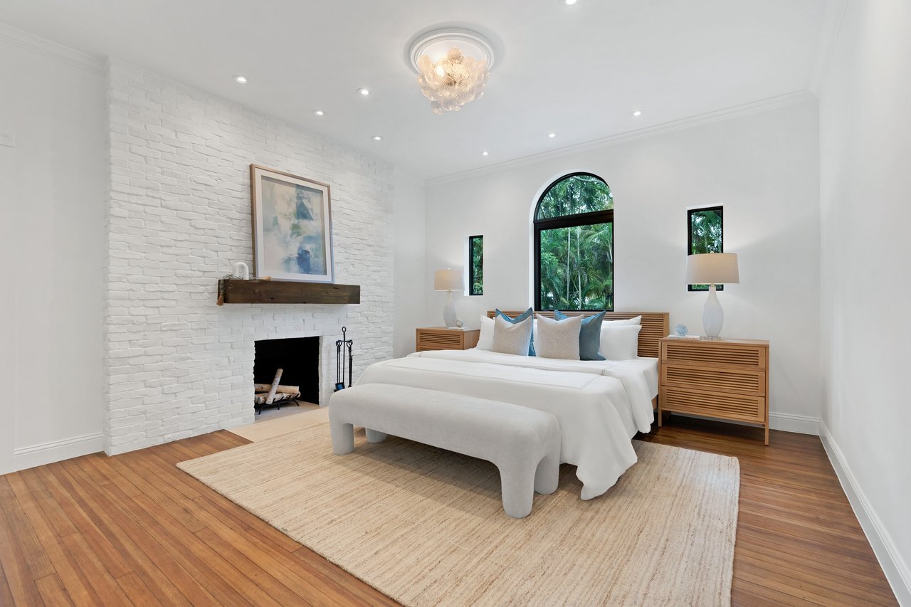 3700 Hibiscus Street "Casa Mamey"