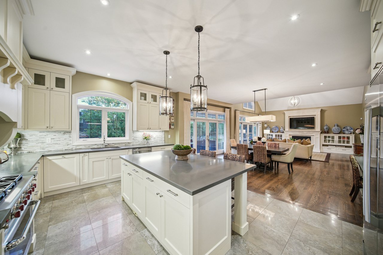 Show-stopping luxury in the heart of Southwest Oakville