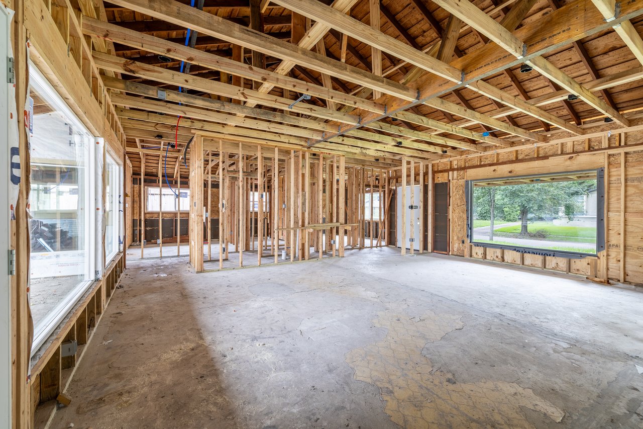 Private Listing In Westbury