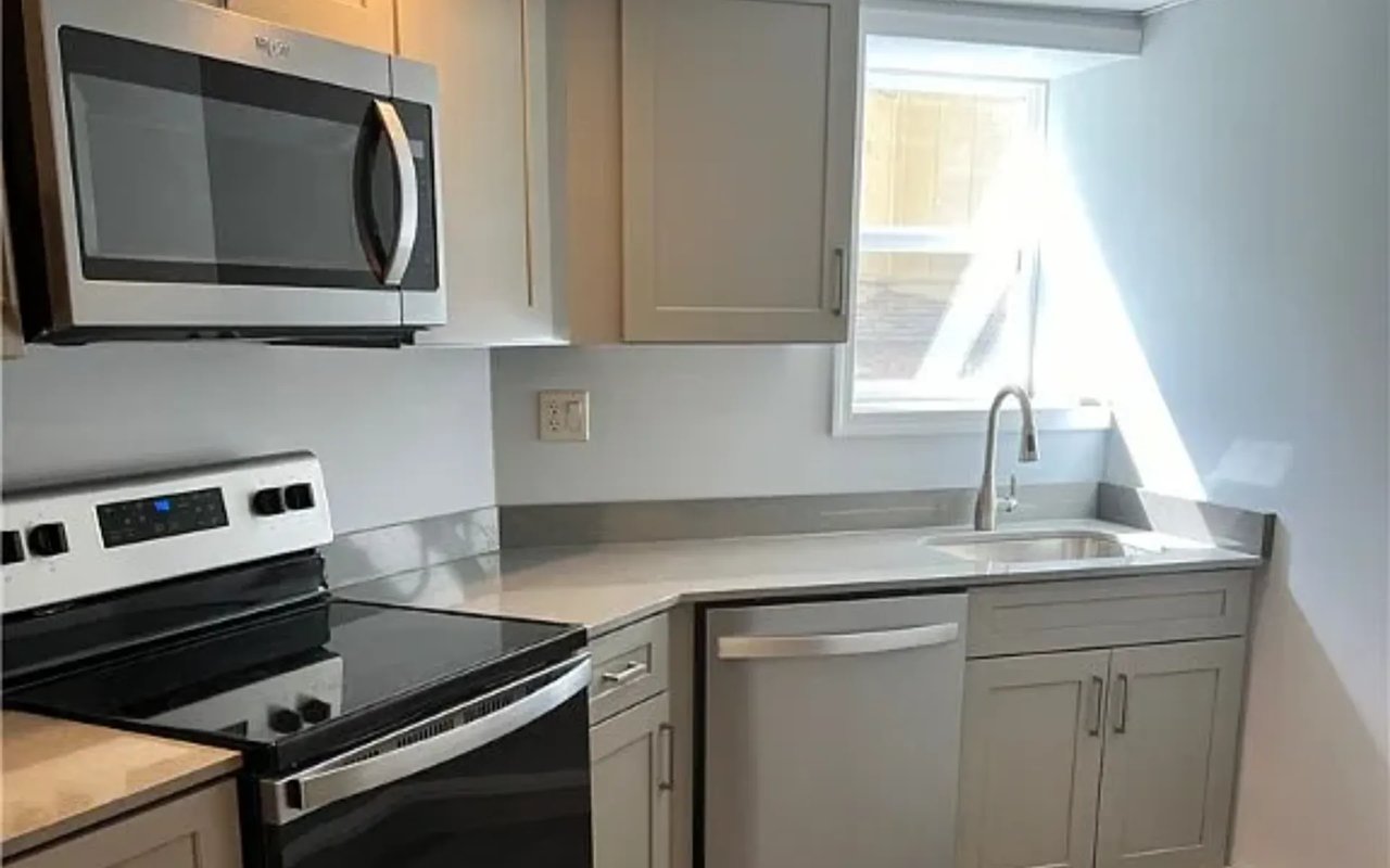 408-12 Hillview Pl