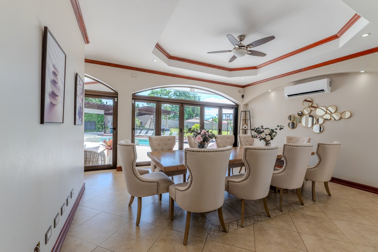 Luxury Home with Pool, Bar Area & Resort-Level Amenities | 5br, 4ba in Perez Zeledon 