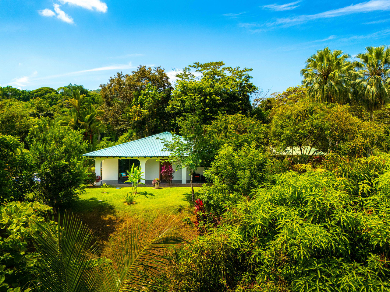 Beautiful Casa Tucán Escape, Tres Rios,  Gorgeous Mountain View with Room to Build!