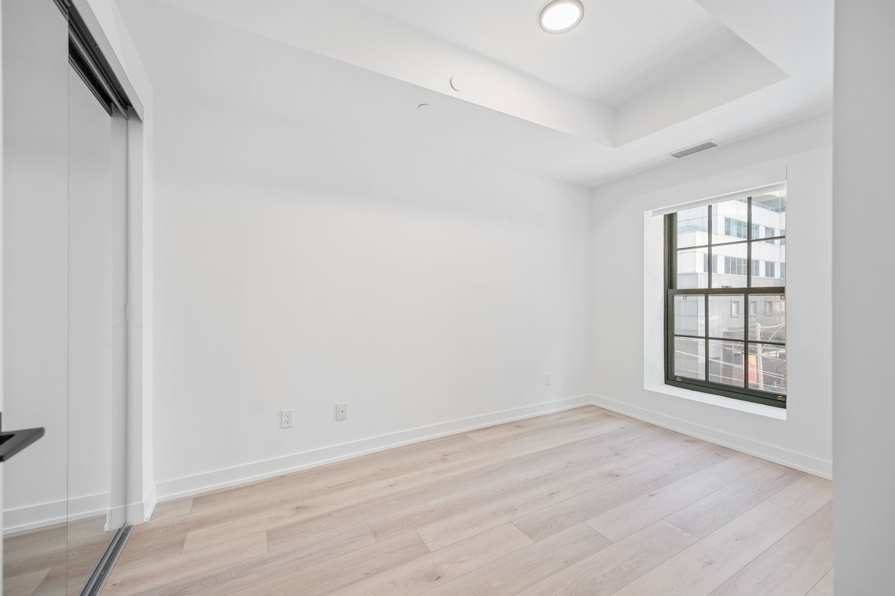 327 King Street W Unit: 306