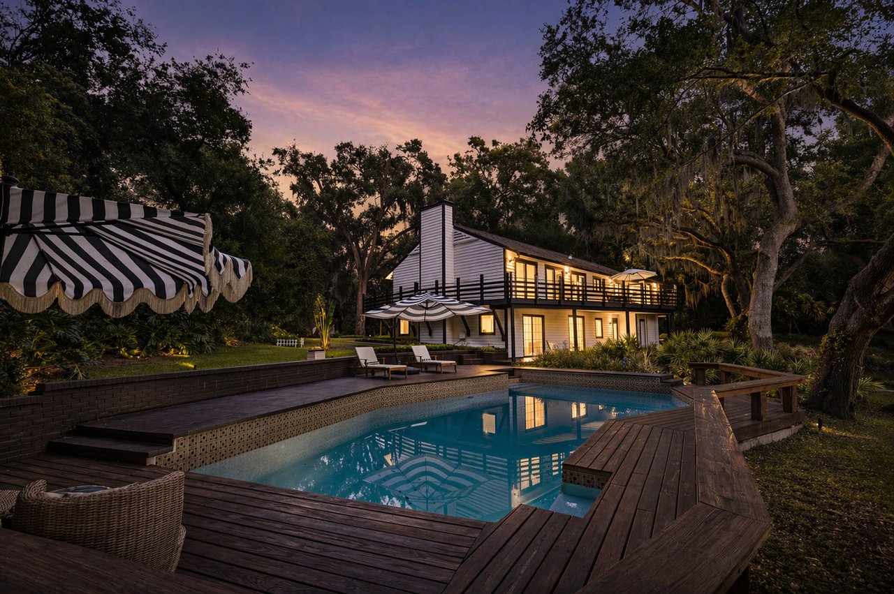 900 Oak Hollow