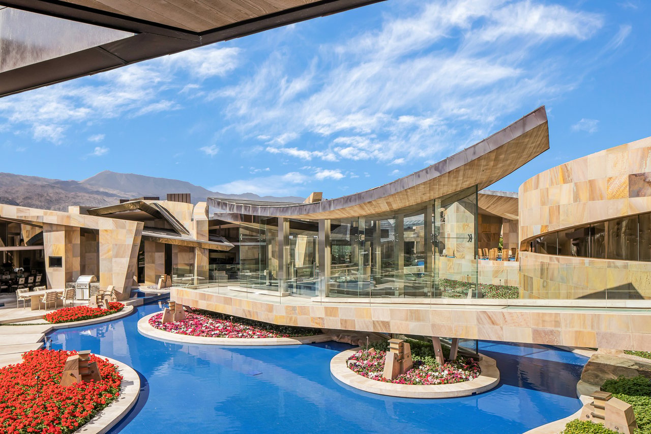 706 Summit Cv
