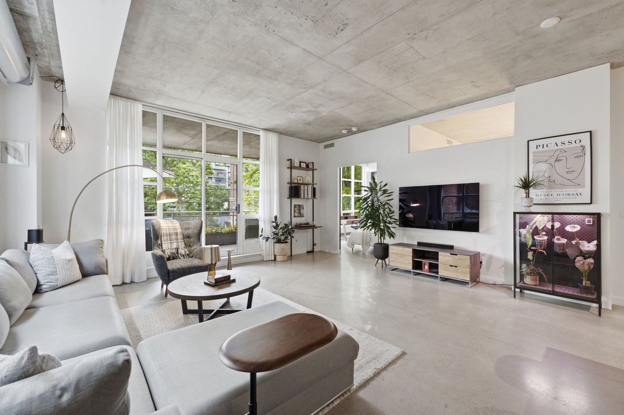 19 Brant St 204