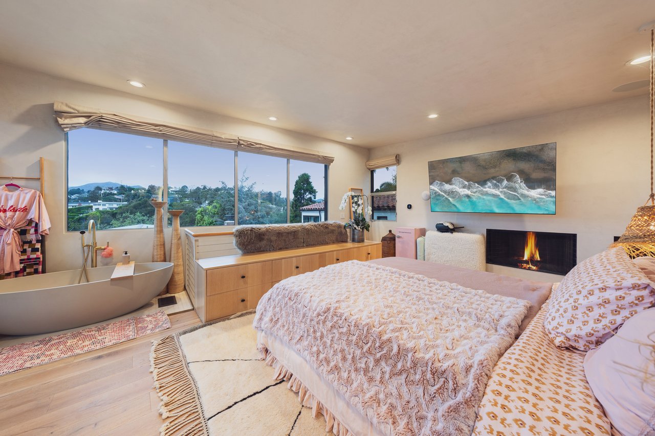 295 Mabery Rd, Santa Monica