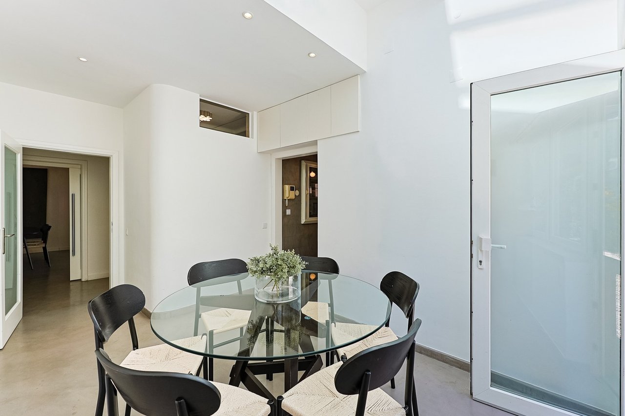 Stylish Renovated 5-Bedroom Villa with Pool in Monte Estoril’s Prestigious Avenida de Portugal