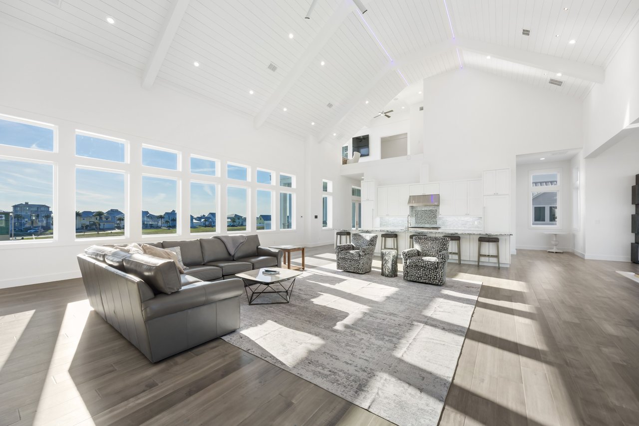 White Label - 305 Estes Drive