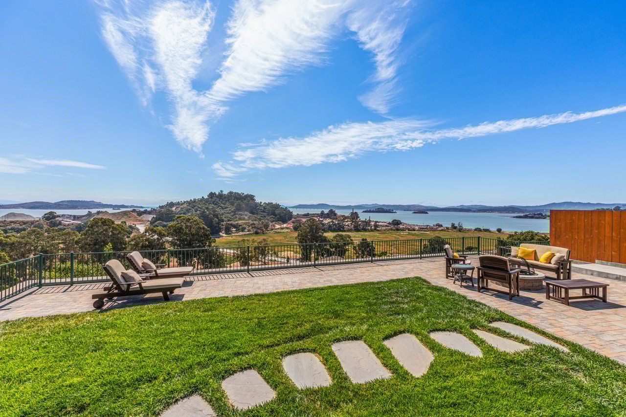 Sunny View Residence in Peacock Gap
