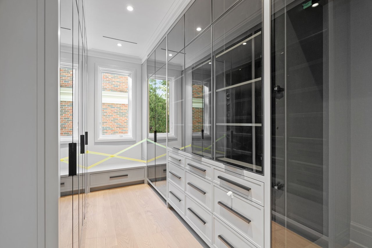 Prestigious Dunvegan Rd