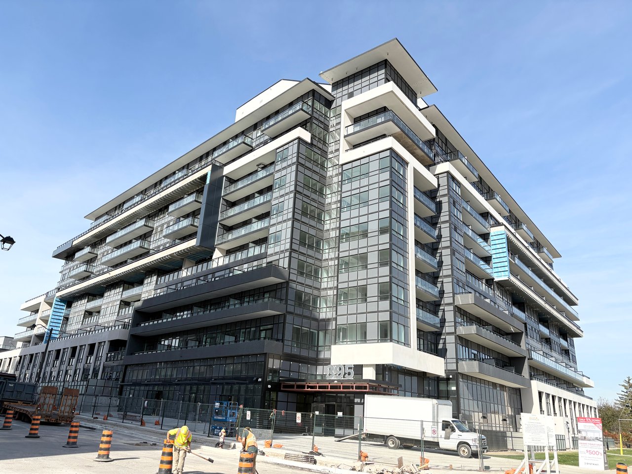 395 Dundas Street W Unit: 223