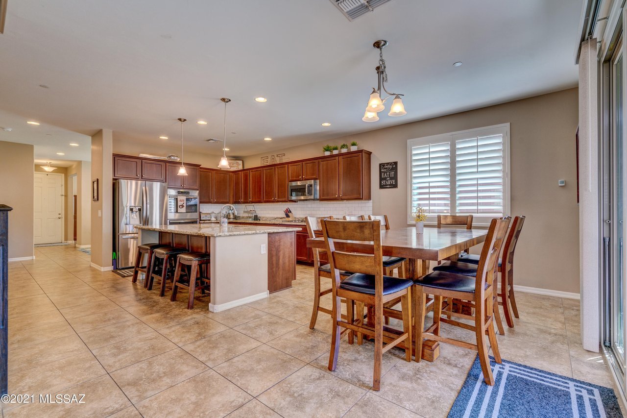 1079 W Garden Grove Dr