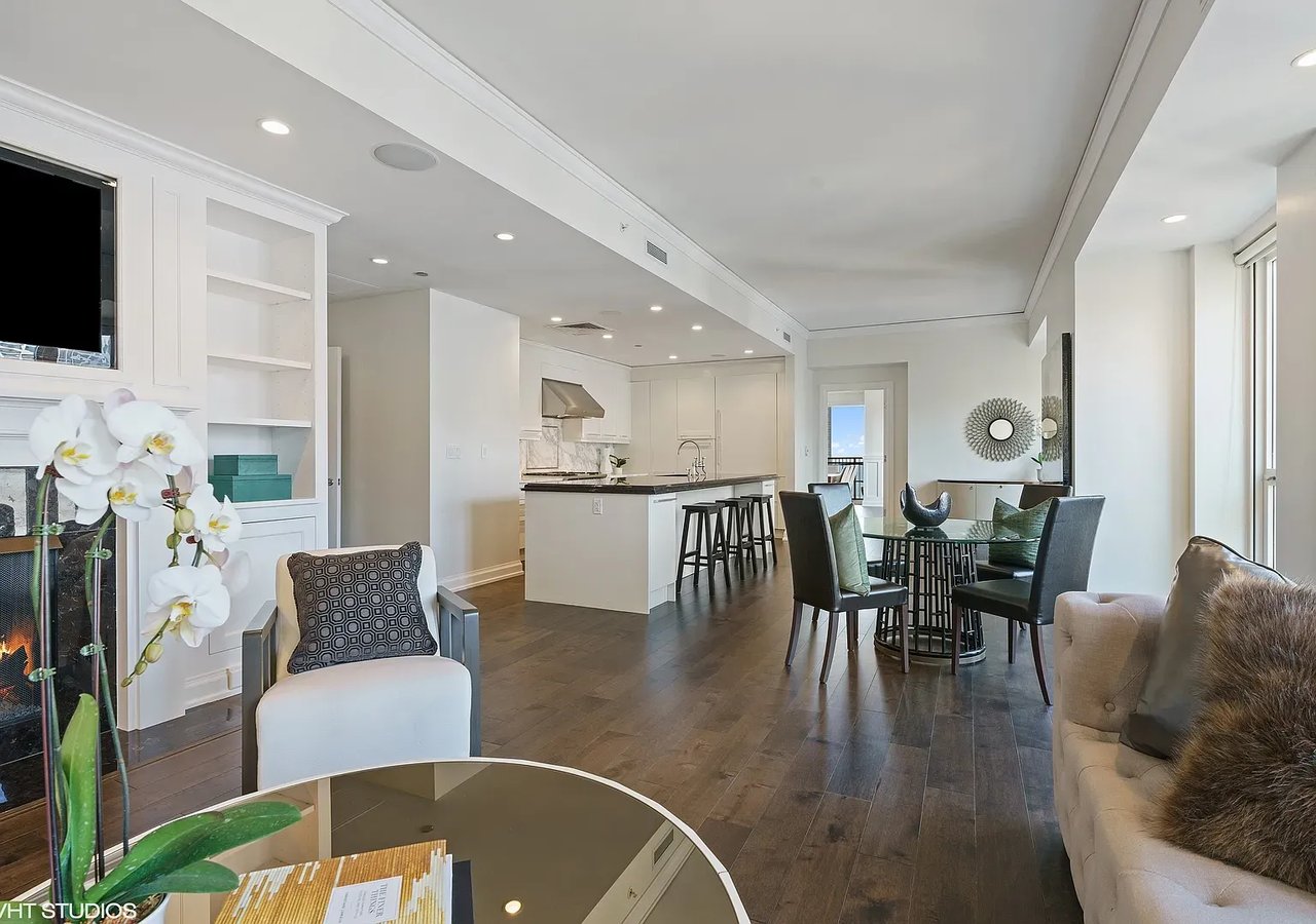 11 E Walton St APT 3201