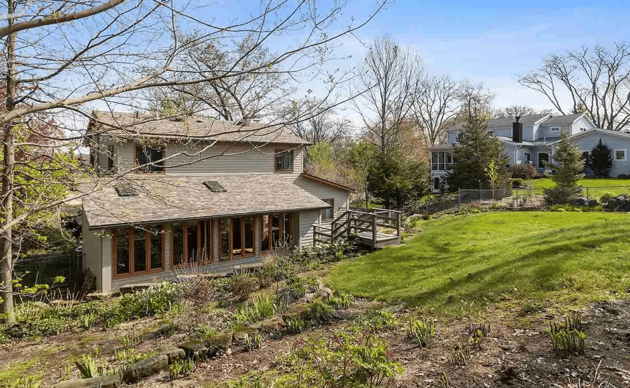 145 Oakridge Ave