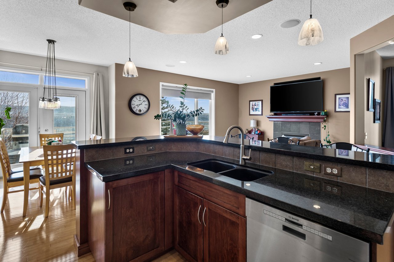 98 Tuscany Ravine Close NW