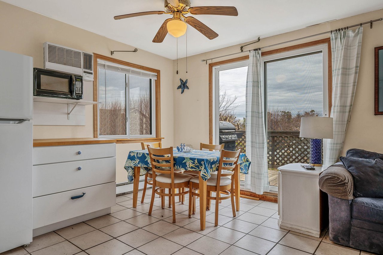 83 E Lighthouse Walk