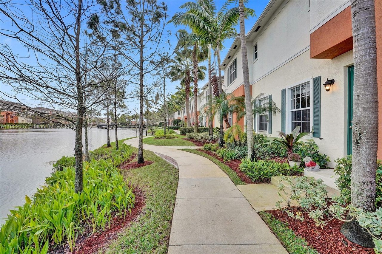 239 SW 7th St #239, Pompano Beach, FL 33060