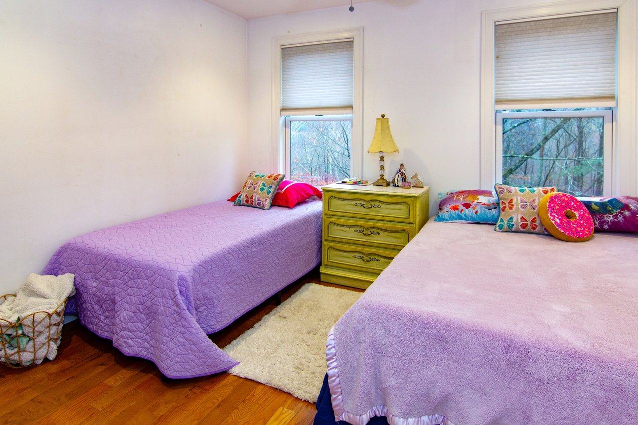 Pet Friendly, updated single family home for Ski Season