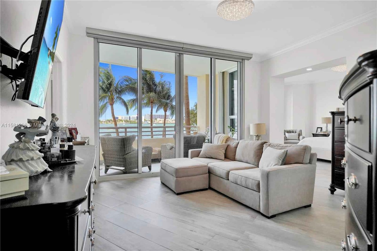 848 Brickell Key Dr Unit 204