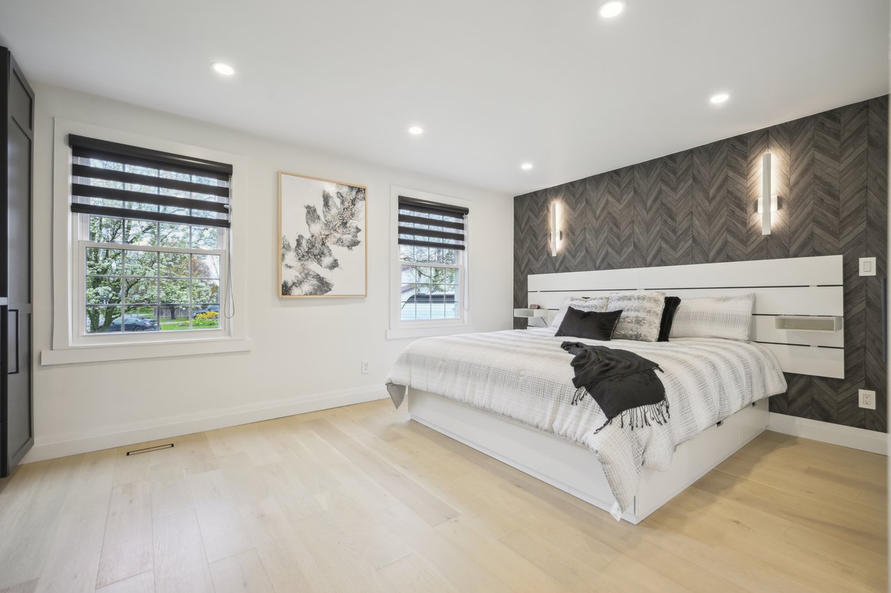 Completely Renovated Sidesplit on an Exclusive Cul-De Sac