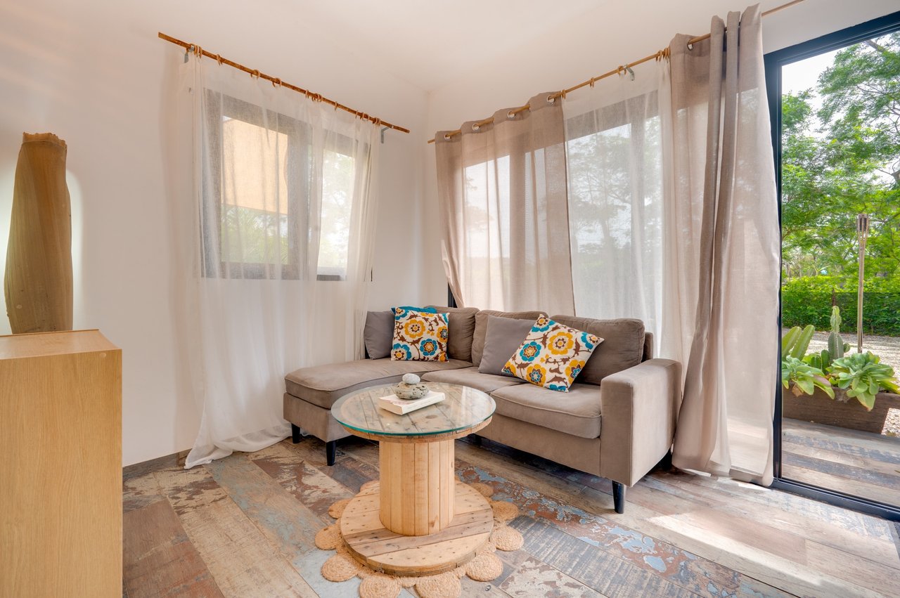 V-Jungla Cecile Refundores | Spacious Modern Villa with Pool, Guest House & Tropical Garden Near Tamarindo Beach