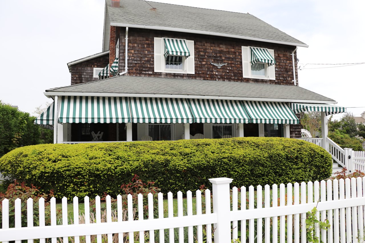 A Classic Bay Header with a Pool House